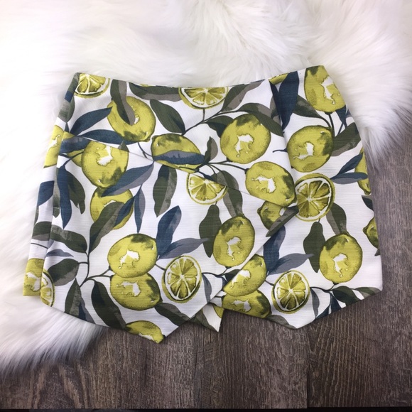 Topshop Pants - Topshop 🍋 Lemon Print Skort 🍋